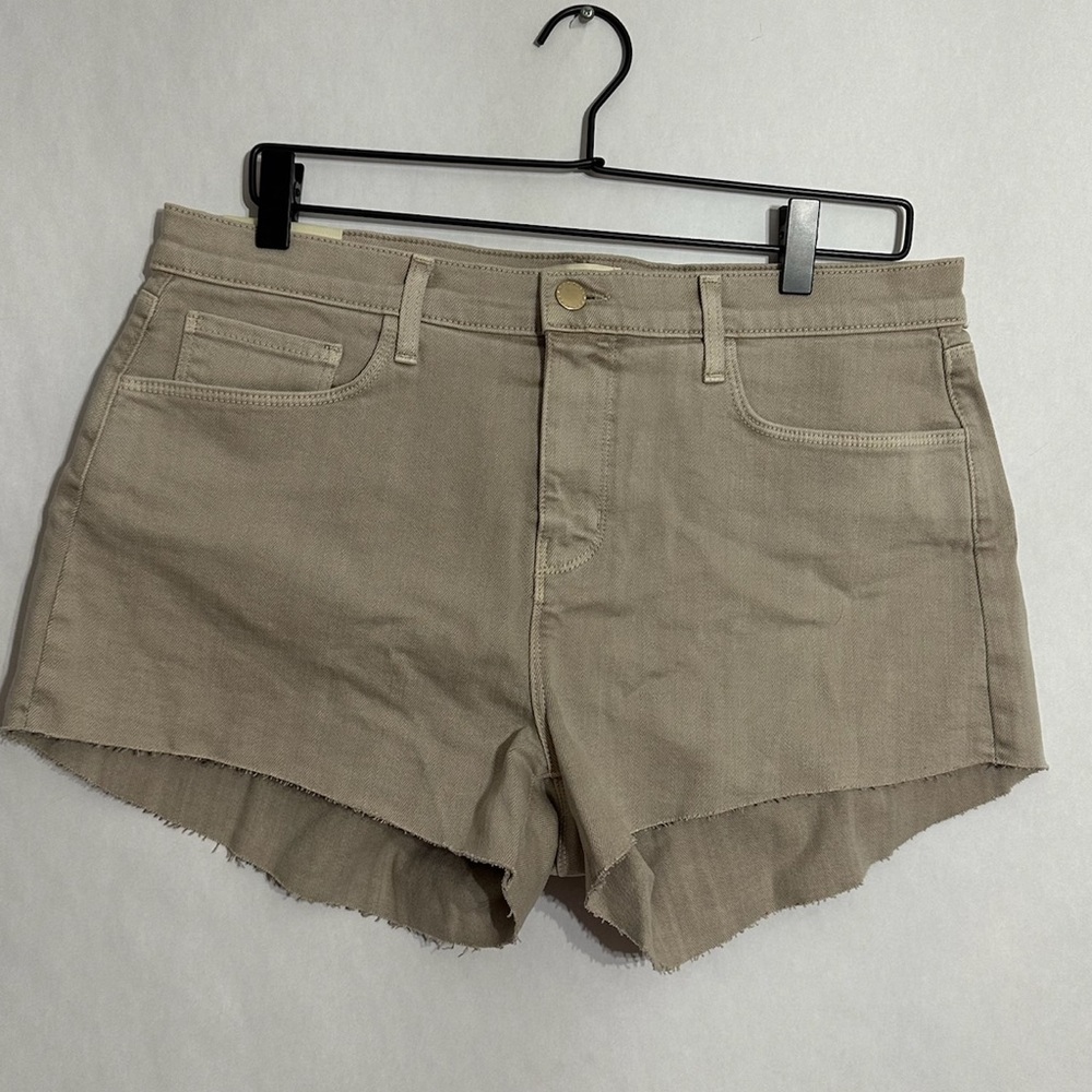 NWT L’AGENCE Audrey Mid-Rise Raw Hem Cut-Off Shorts Size 31 Biscuit Neutral - Picture 9 of 11